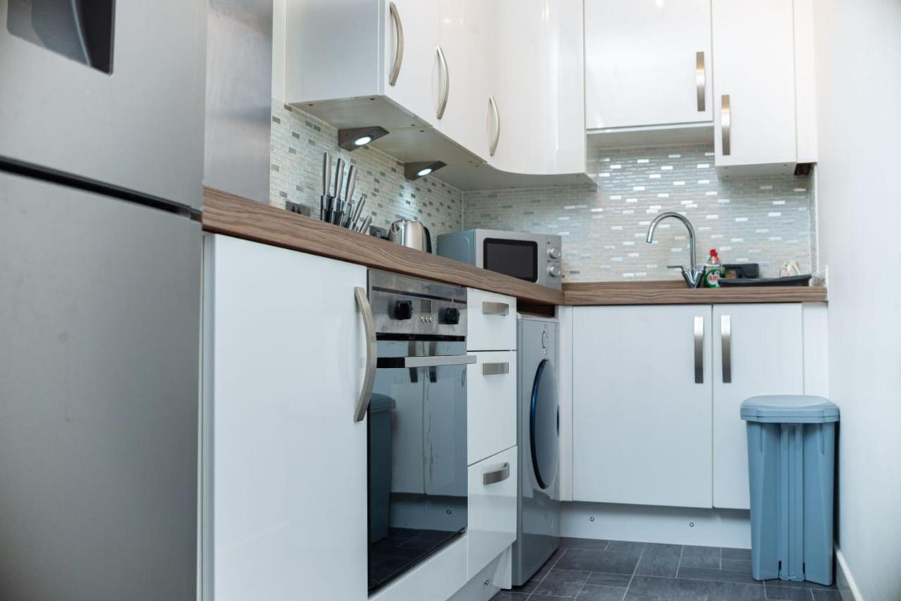 Centre Flat: 2-bedroom With Parking