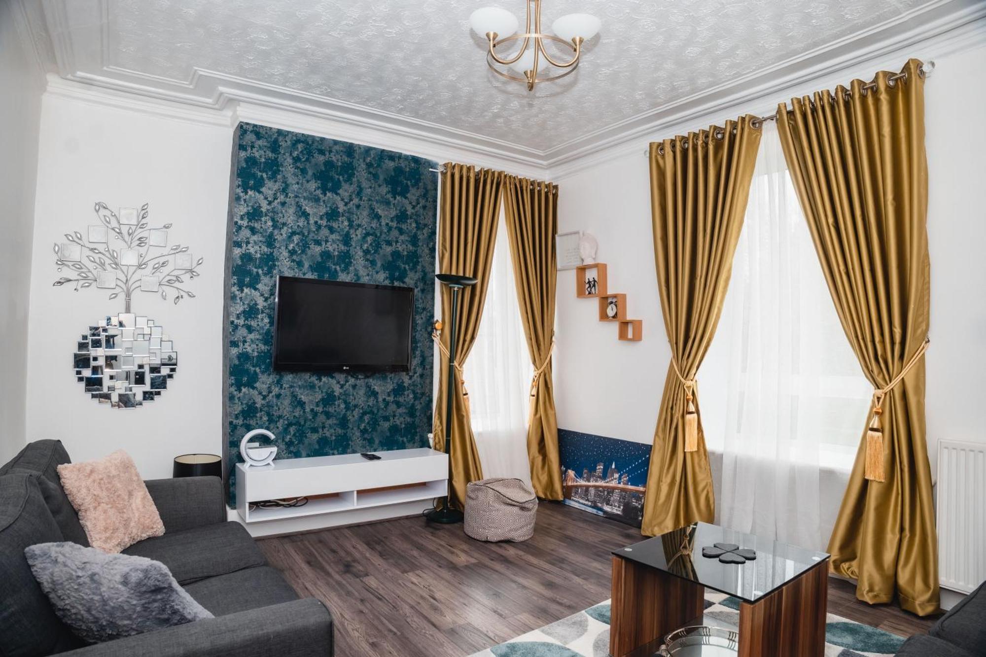 Centre Flat: 2-bedroom With Parking Apartment