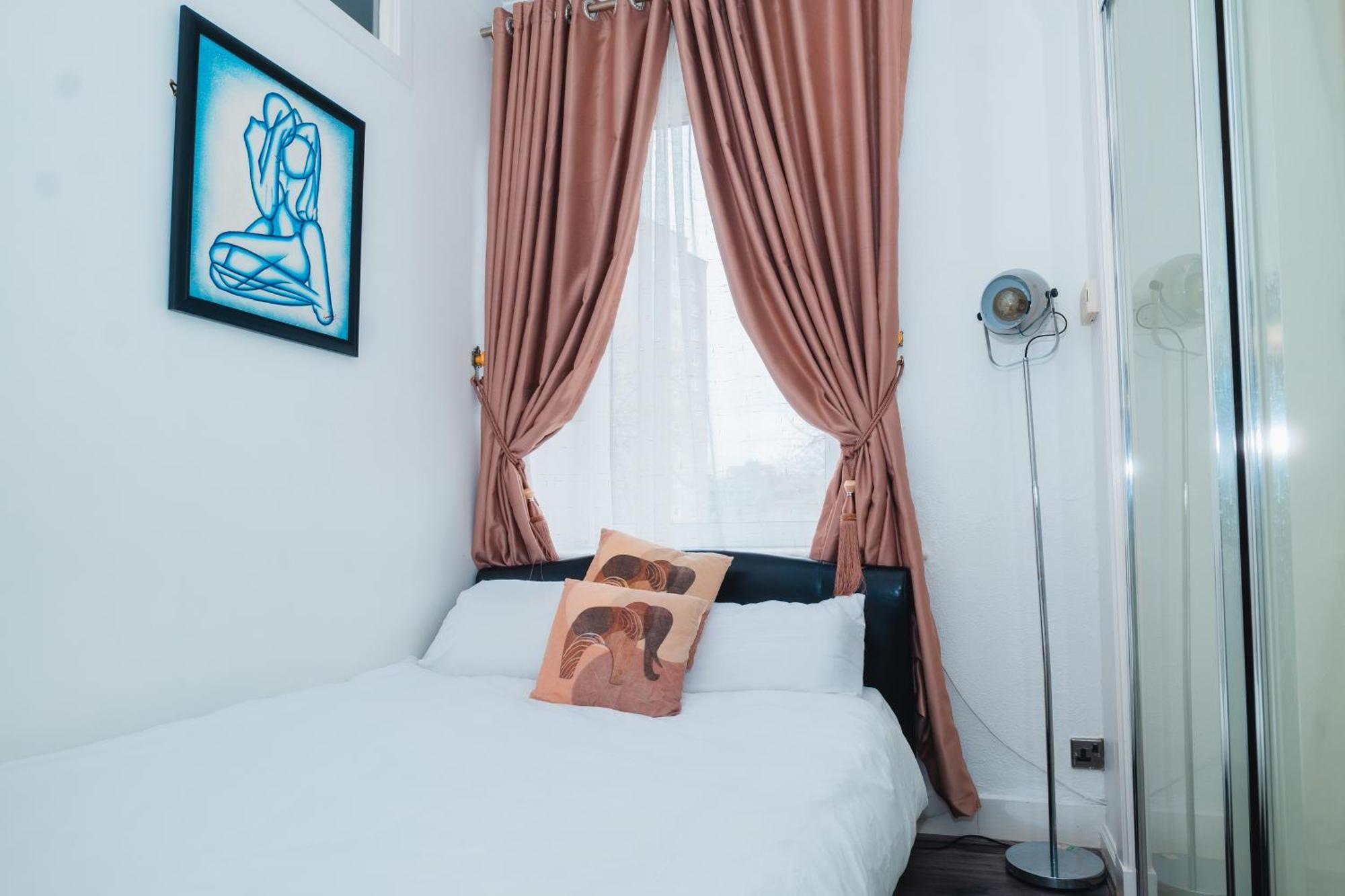 Centre Flat: 2-bedroom With Parking Apartment
