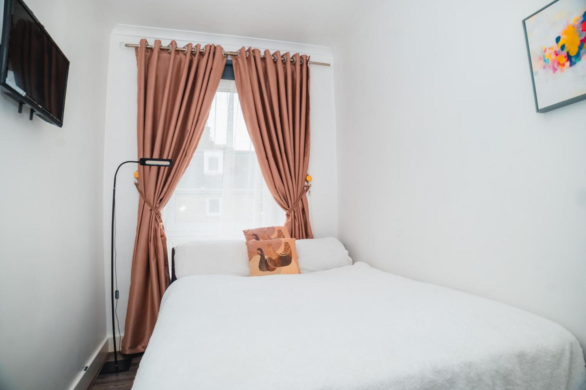 Centre Flat: 2-bedroom With Parking Apartment Aberdeen